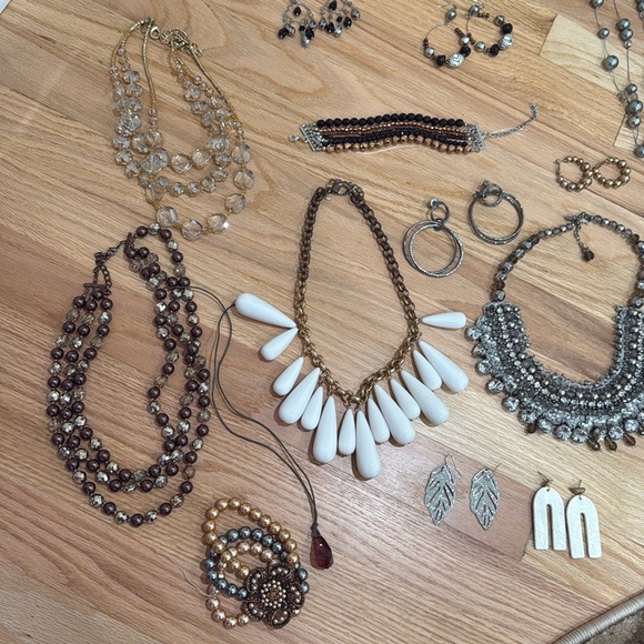 Costume Jewerly Jewelry - Costume Jewerly Bundle Lot
